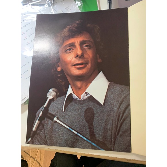 COPY - Barry Manilow 1980 World Tour Commemorative Program - Picture 3 of 3